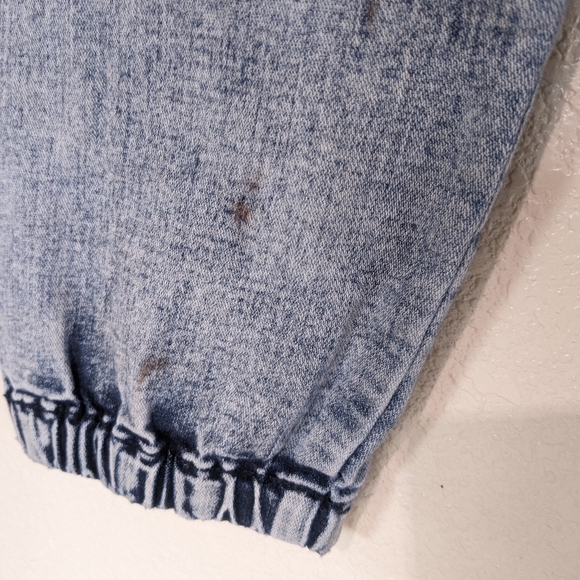 Acid wash stretch denim joggers with interesting details - Picture 5 of 6